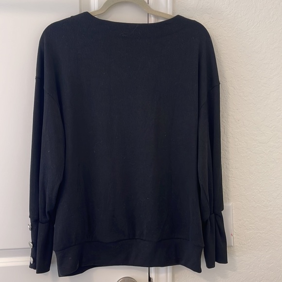 Black sweater - Picture 3 of 3